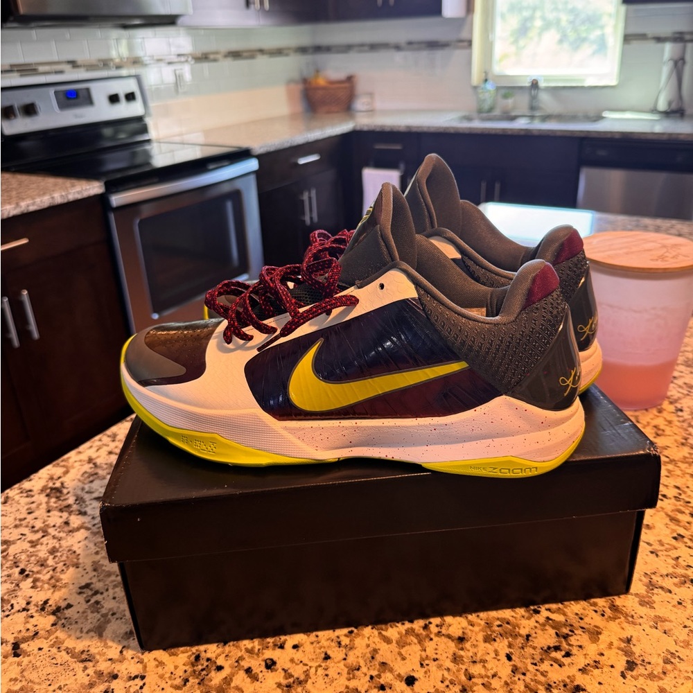 Kobe V Protro “chaos”